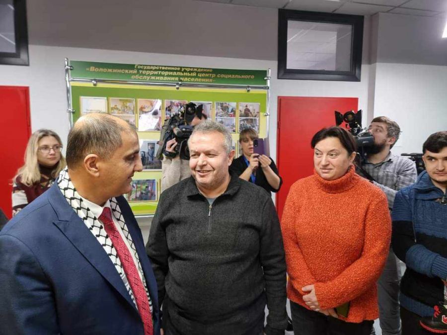 د. احمد المذبوح سفير دولة فلسطين لدى بيلاروس يلتقي بالعائلات التي تم اجلائها من قطاع غزة